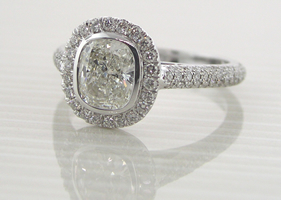 Style# Sd861 Cusion w/ Pave Surround